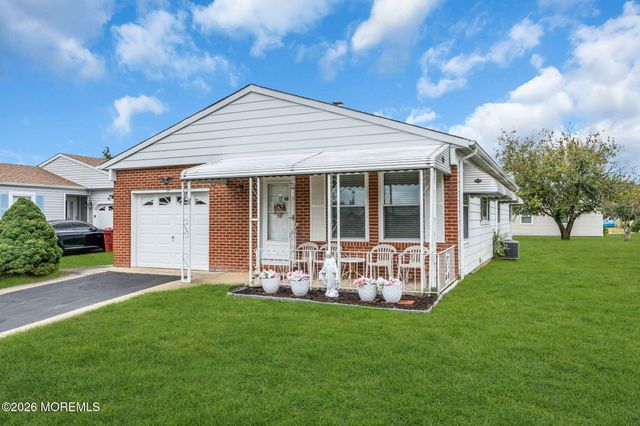 39 Innsbruck Drive, Toms River, NJ 08757
