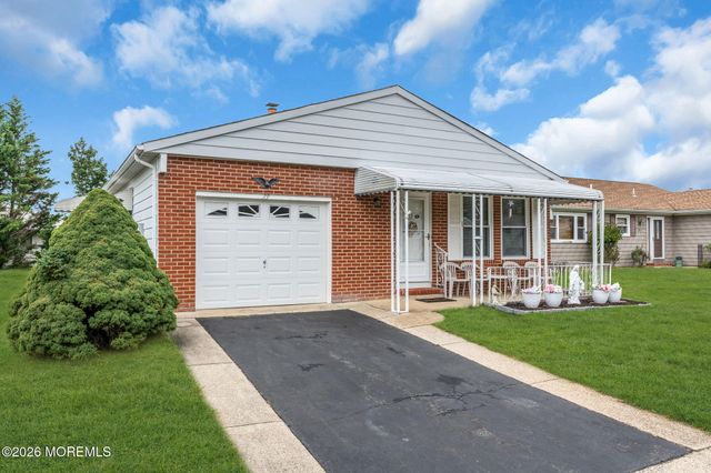 39 Innsbruck Drive, Toms River, NJ 08757