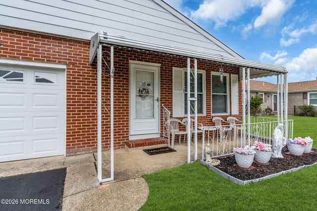 39 Innsbruck Drive, Toms River, NJ 08757