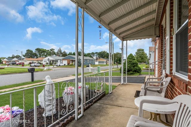 39 Innsbruck Drive, Toms River, NJ 08757