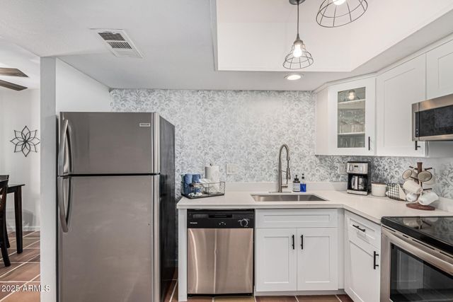 117 W 10TH Street, Tempe, AZ 85281