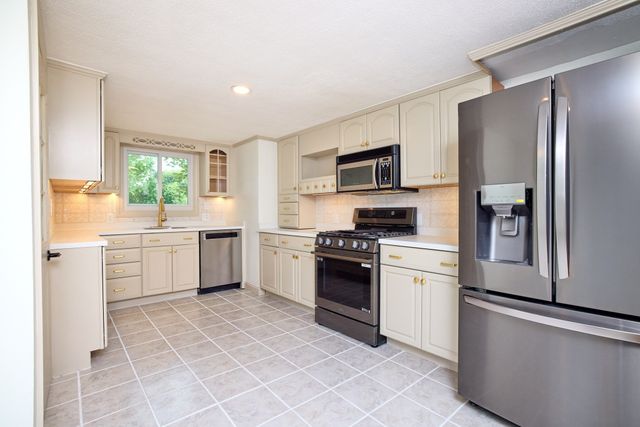 10 Prescott Ter, Quincy, MA 02169
