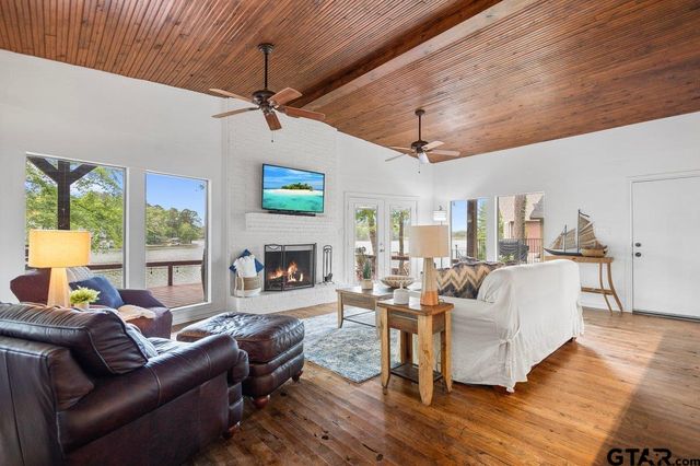 608 Hideaway Ln E, Hideaway, TX 75771