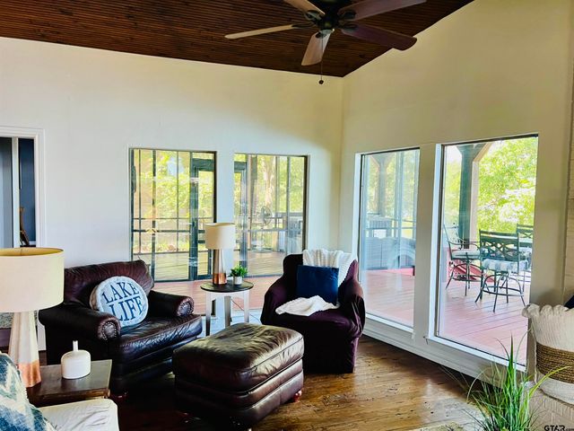 608 Hideaway Ln E, Hideaway, TX 75771