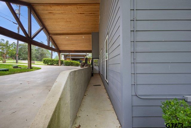 608 Hideaway Ln E, Hideaway, TX 75771