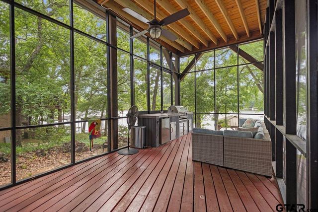 608 Hideaway Ln E, Hideaway, TX 75771