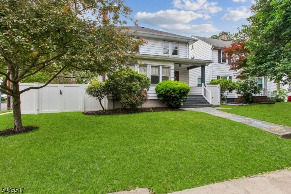 931 Pierpont St, Rahway City, NJ 07065