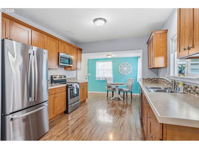 705 COWLITZ Way, Kelso, WA 98626