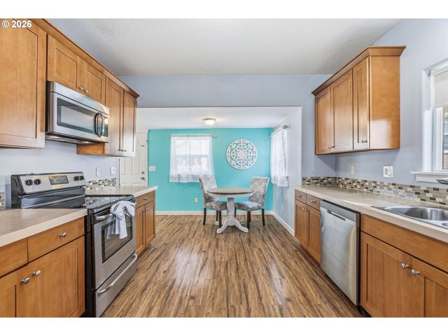 705 COWLITZ Way, Kelso, WA 98626