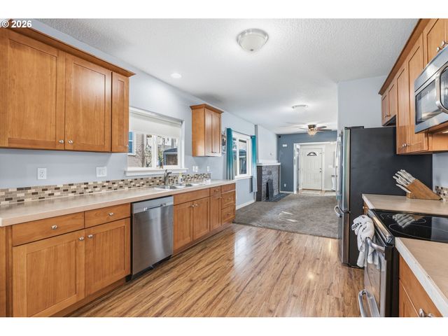 705 COWLITZ Way, Kelso, WA 98626