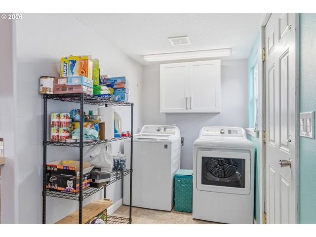 705 COWLITZ Way, Kelso, WA 98626