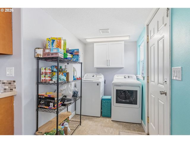 705 COWLITZ Way, Kelso, WA 98626