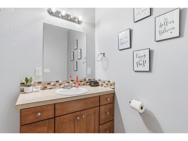 705 COWLITZ Way, Kelso, WA 98626