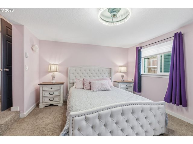 705 COWLITZ Way, Kelso, WA 98626