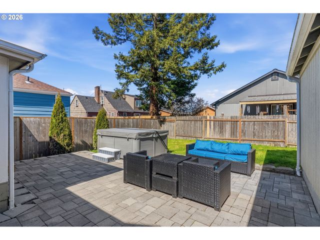 705 COWLITZ Way, Kelso, WA 98626