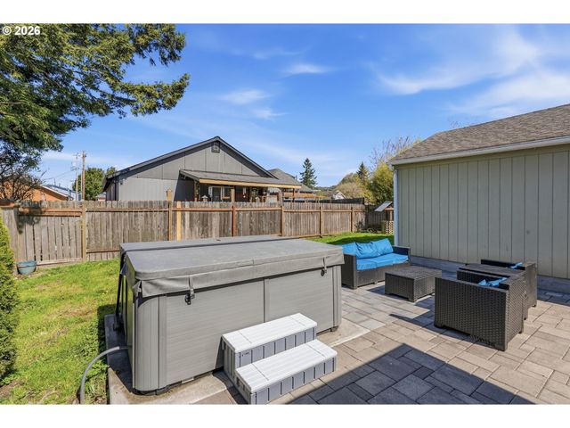 705 COWLITZ Way, Kelso, WA 98626