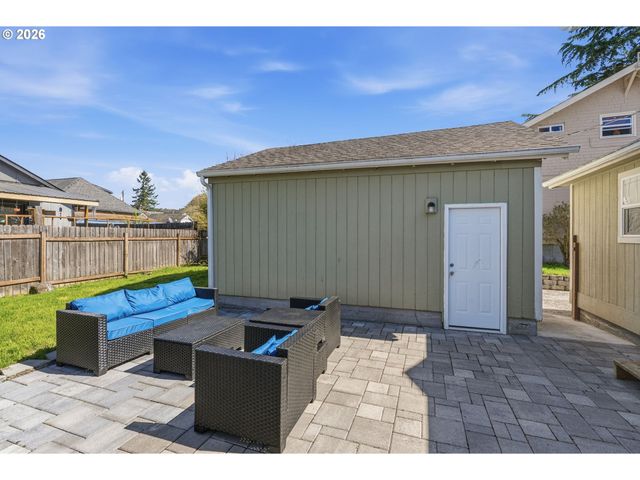 705 COWLITZ Way, Kelso, WA 98626