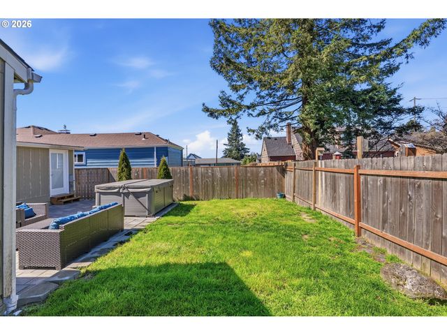 705 COWLITZ Way, Kelso, WA 98626