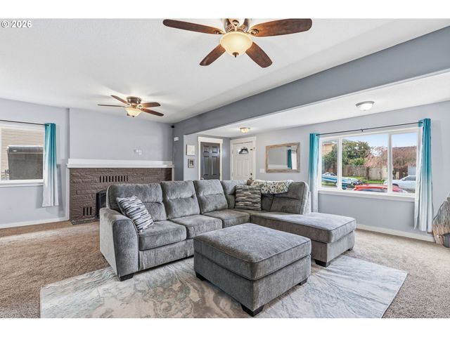 705 COWLITZ Way, Kelso, WA 98626