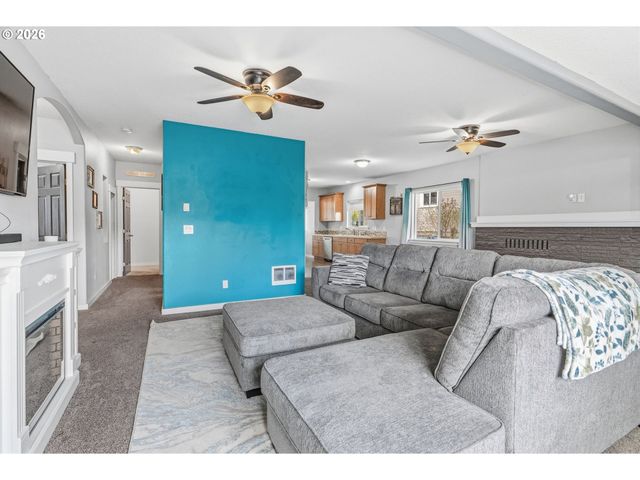 705 COWLITZ Way, Kelso, WA 98626