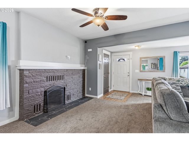 705 COWLITZ Way, Kelso, WA 98626