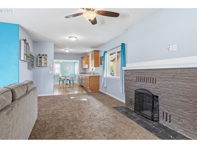 705 COWLITZ Way, Kelso, WA 98626