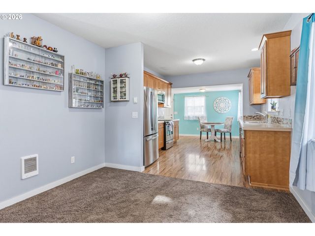 705 COWLITZ Way, Kelso, WA 98626