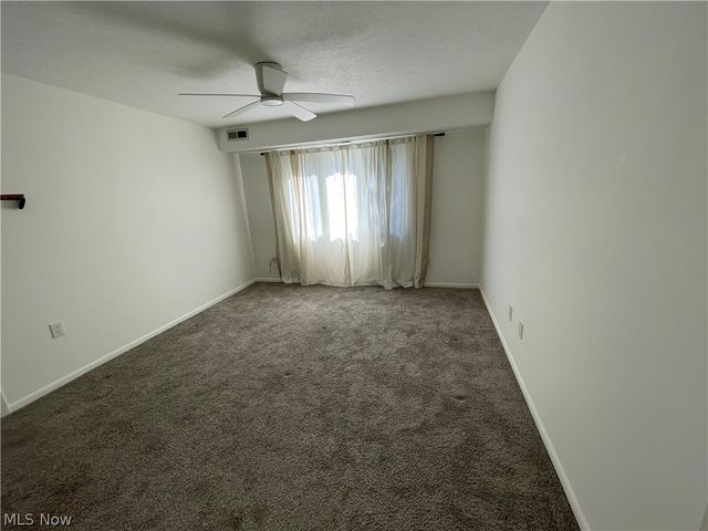 7087 VILLAGE Drive, Mentor, OH 44060