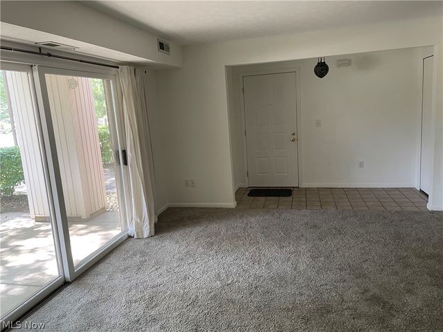 7087 VILLAGE Drive, Mentor, OH 44060