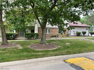 7087 VILLAGE Drive, Mentor, OH 44060