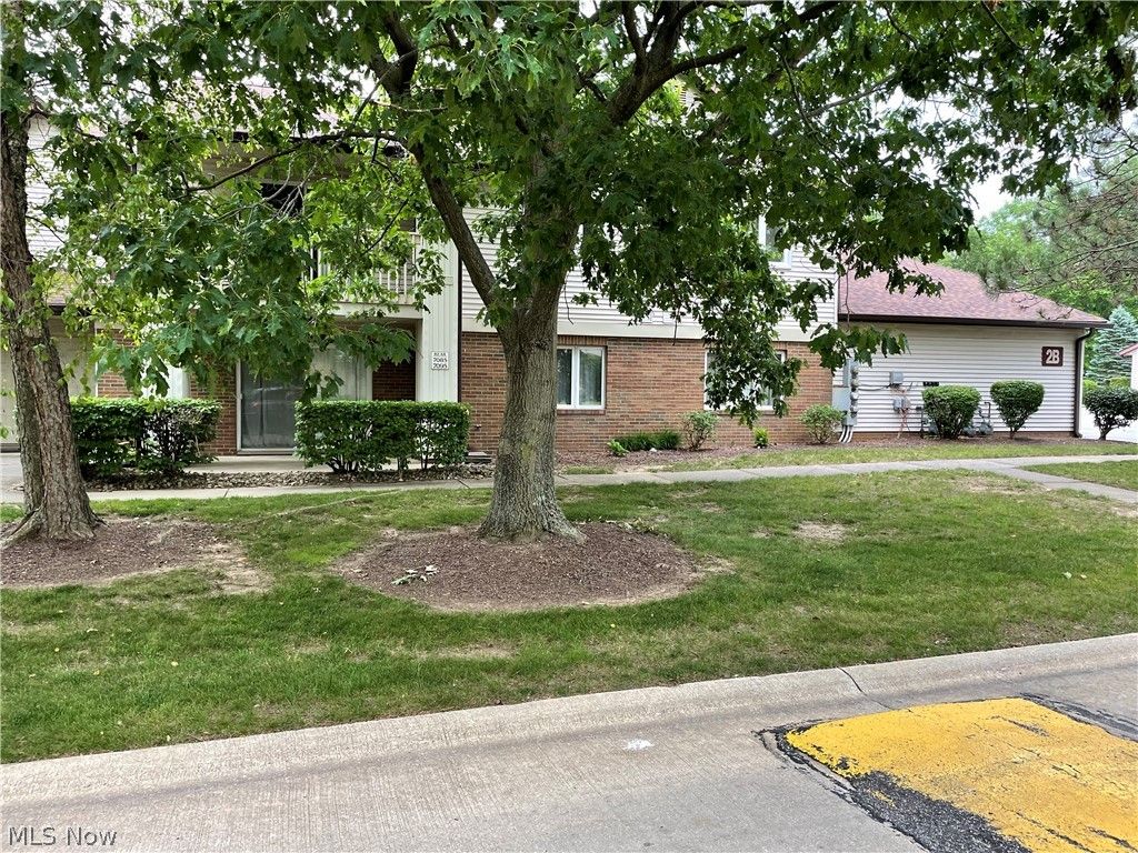 7087 VILLAGE Drive, Mentor, OH 44060
