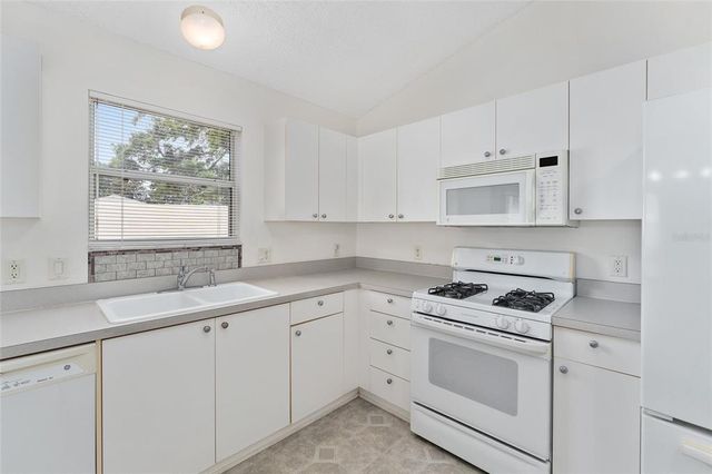 8450 SE 177TH ROLESON LANE, The Villages, FL 32162