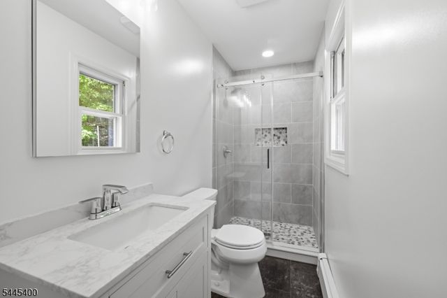 307 Nariticong Ave, Hopatcong Boro, NJ 07843