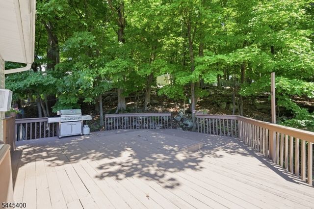 307 Nariticong Ave, Hopatcong Boro, NJ 07843