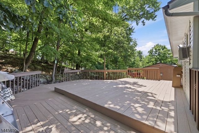 307 Nariticong Ave, Hopatcong Boro, NJ 07843