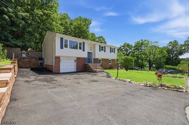 307 Nariticong Ave, Hopatcong Boro, NJ 07843