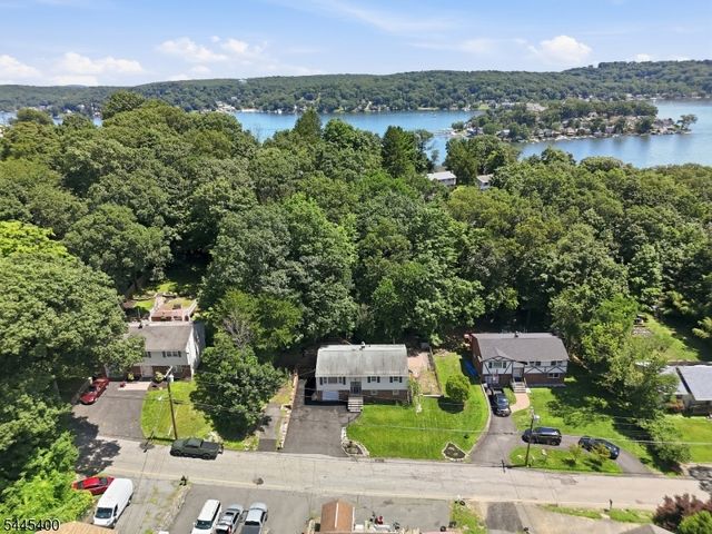 307 Nariticong Ave, Hopatcong Boro, NJ 07843