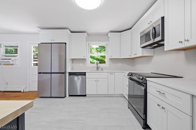 307 Nariticong Ave, Hopatcong Boro, NJ 07843