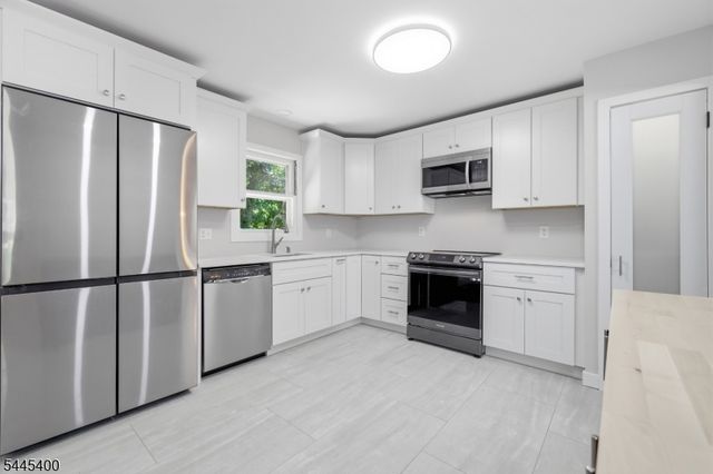 307 Nariticong Ave, Hopatcong Boro, NJ 07843