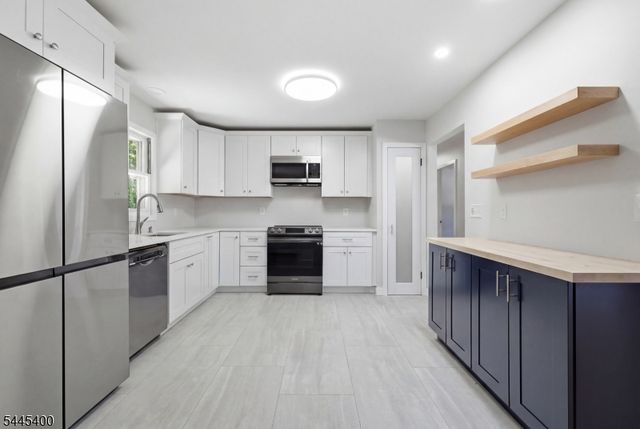 307 Nariticong Ave, Hopatcong Boro, NJ 07843