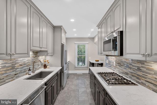 1303 N LYNNBROOK DR N, Arlington, VA 22201