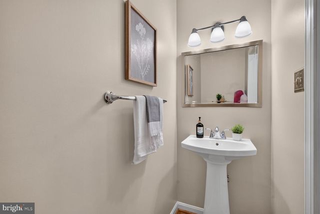 1303 N LYNNBROOK DR N, Arlington, VA 22201