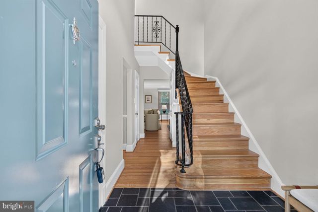 1303 N LYNNBROOK DR N, Arlington, VA 22201