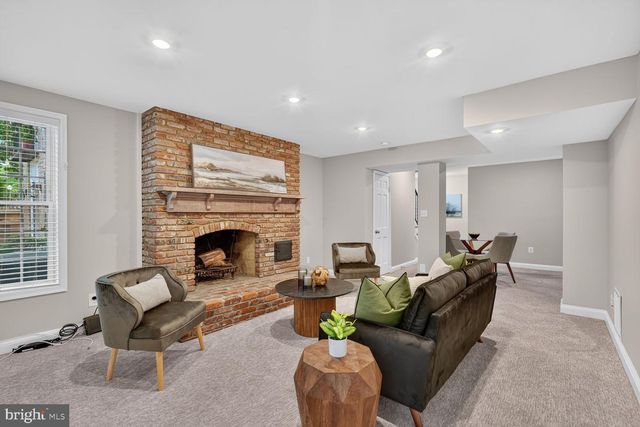 1303 N LYNNBROOK DR N, Arlington, VA 22201