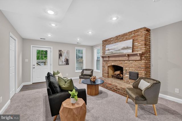 1303 N LYNNBROOK DR N, Arlington, VA 22201