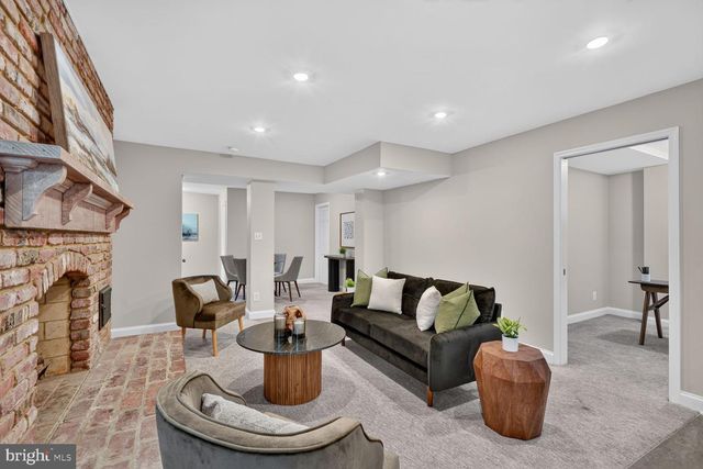 1303 N LYNNBROOK DR N, Arlington, VA 22201
