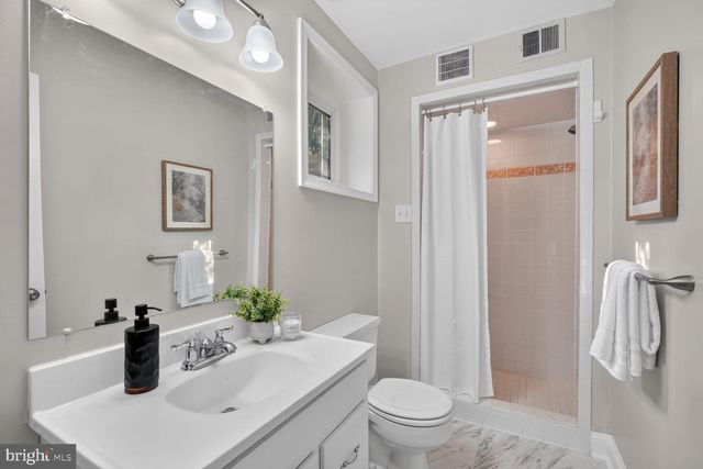 1303 N LYNNBROOK DR N, Arlington, VA 22201