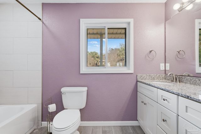 6473 Lakeshore Dr, Milton, FL 32570