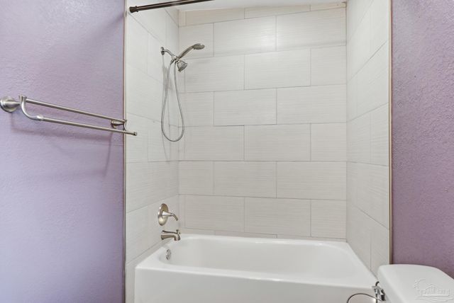 6473 Lakeshore Dr, Milton, FL 32570