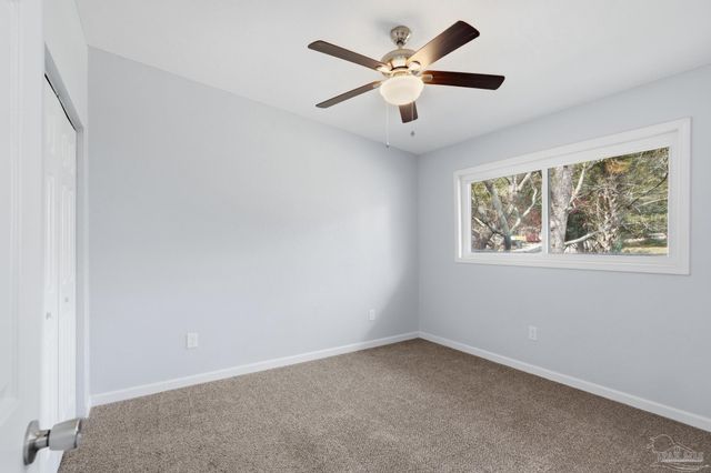 6473 Lakeshore Dr, Milton, FL 32570